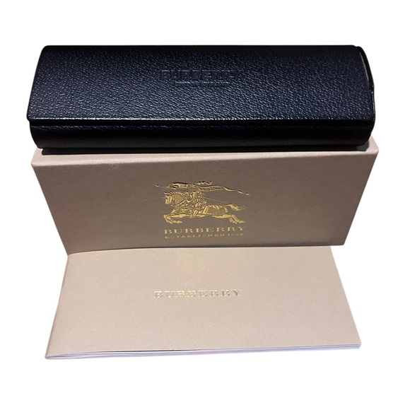 🤩NEW ITEM Burberry Sunglasses full inclusion! - Picture 7 of 11